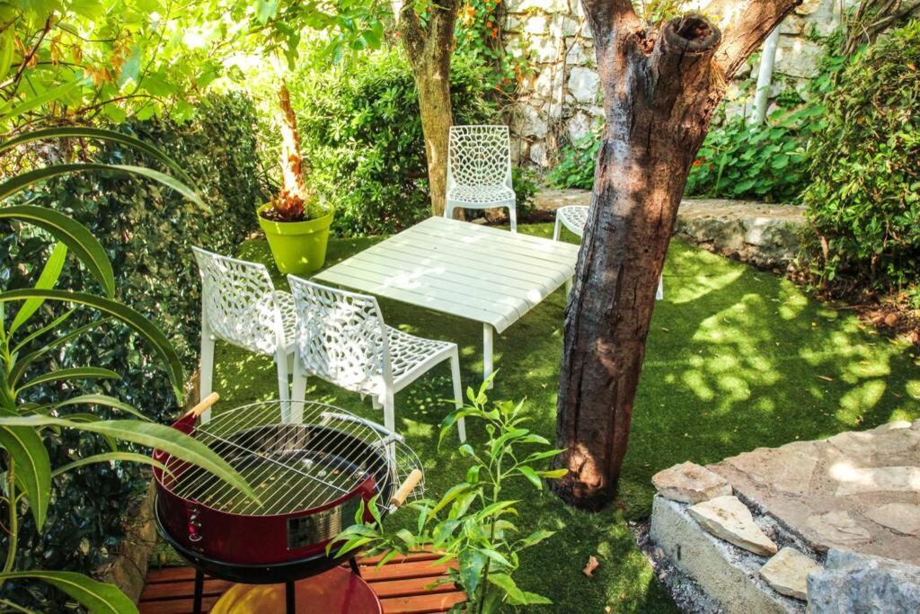 Appartement Lumineux Avec Terrasse Jardin Et Acces Piscine Villefranche-sur-Mer Exterior photo
